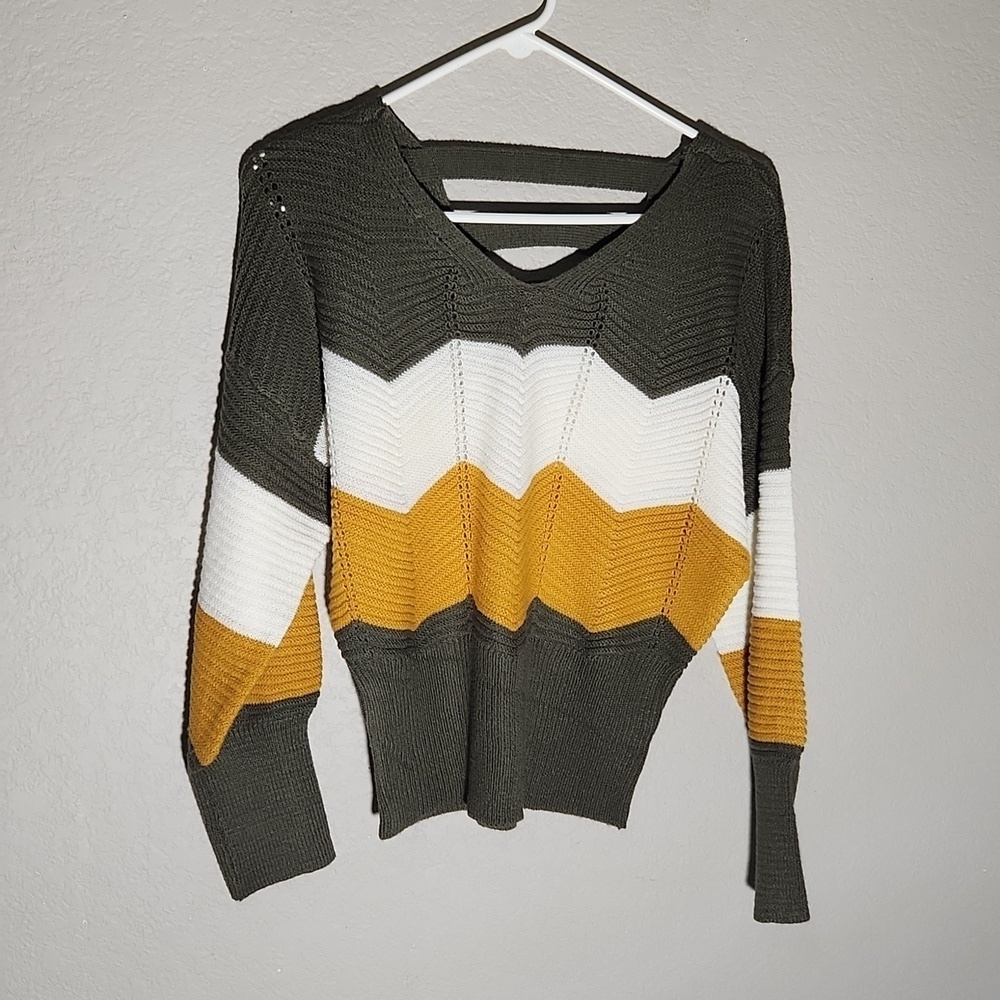 Full Circle Trends Sweater Medium